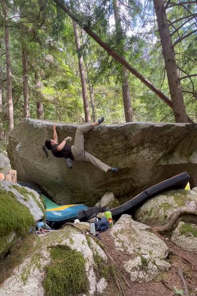 Lip-Smack Traverse v4, Squamish - Beta Video from shanslowclimbs