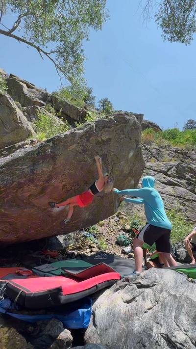 Aqua Huck v5, Clear Creek Canyon - Beta Video from climbingchelchel