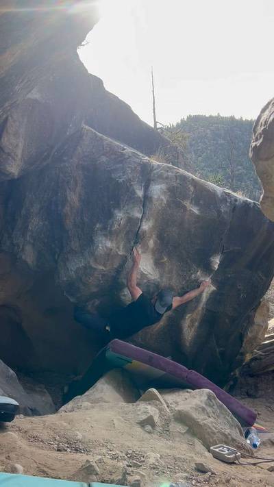Electric Fence (center) v7, Joe's Valley - Beta Video from Devin6