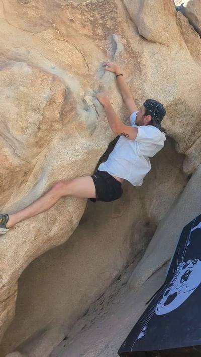 False Hueco Traverse v2, Joshua Tree - Beta Video from TiagoJones
