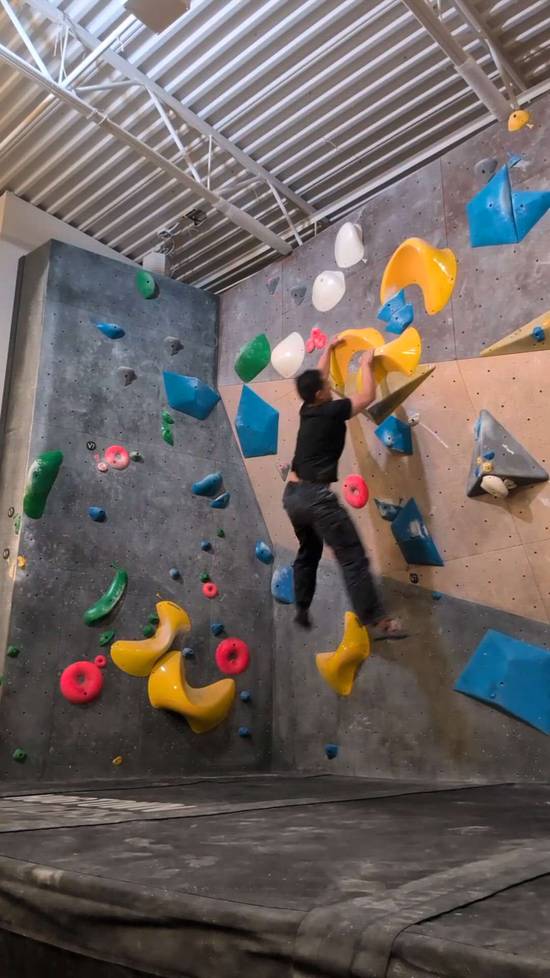 Yellow v3, Hogtown Boulders - Beta Video from SpanishYes