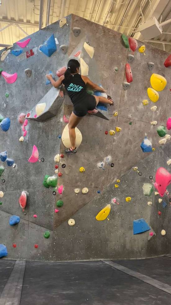 Blue v6, Hogtown Boulders - Beta Video from Amali