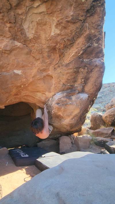 Man-Cave Traverse v3, Moe's Valley - Beta Video from steven.sends