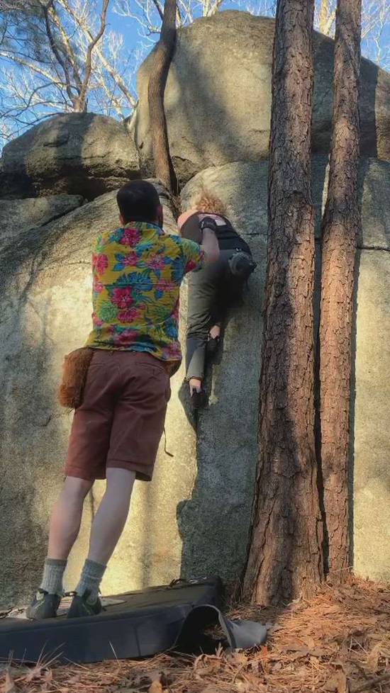 Pine Tree Crack Boulder v2, Boat Rock - Beta Video from Qatherine