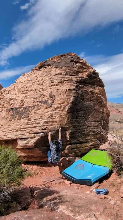 Bugs Bunny v0, Red Rock - Beta Video from bouldering_dumpling
