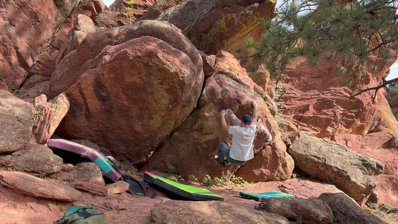 Boulders Traverse v2, Flagstaff Mountain, CO - Beta Video from Doubot