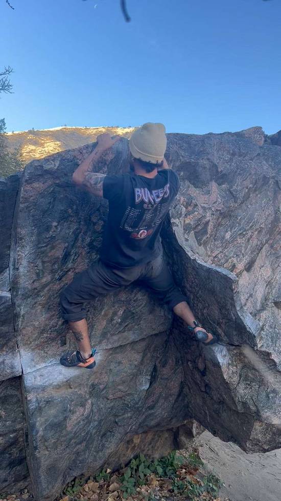 Warm-Up v0, Clear Creek Canyon - Beta Video from MaxCrimpin