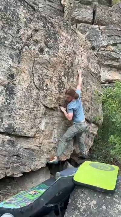 Dis-lichen Traverse v4, Kelowna - Beta Video from manicmonkey