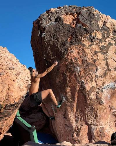 Put Your Shoes On Arete v3, Red Rock - Beta Video from cc.climbs.rocks