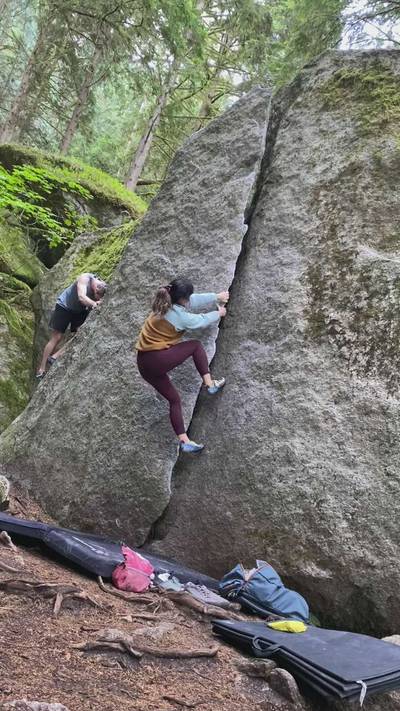 Detached Flake v1, Squamish - Beta Video from WildDirtyPaws