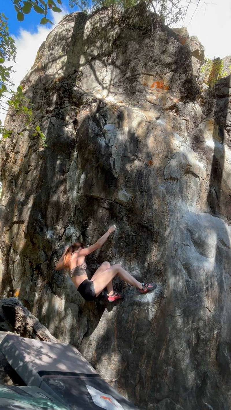 Boxcar v9, Rocky Mountain National Park - Beta Video from climbsabigail