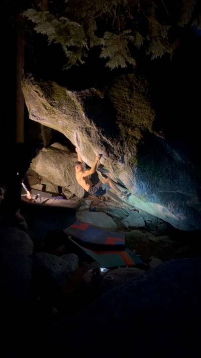Worm World Cave Left v10, Squamish - Beta Video from pbbyeung
