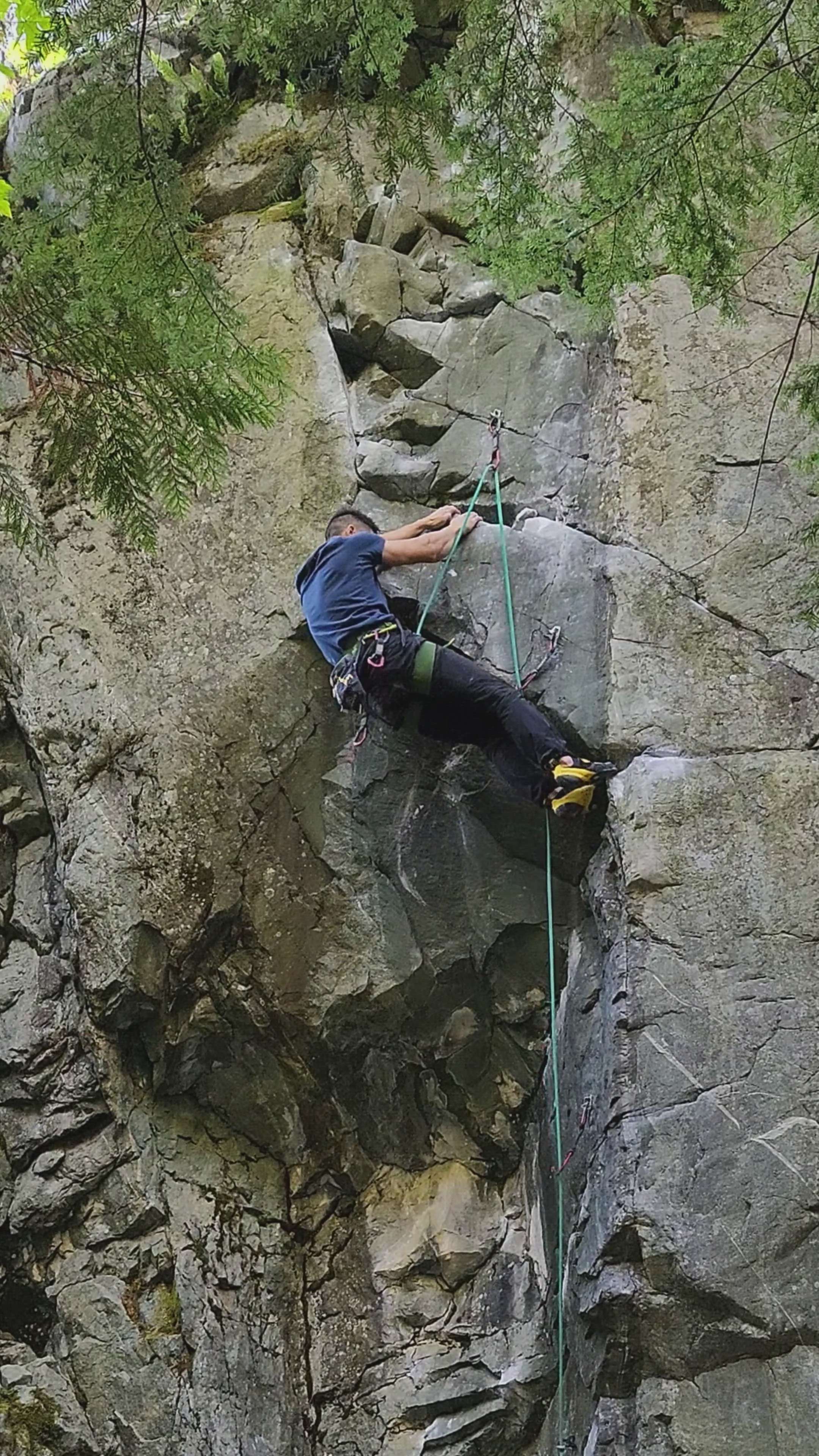 【中古】 Climbing the Mountain KurtVanSickle Squamish Rock Climbing | SkyWalker 5.8 - YouTube