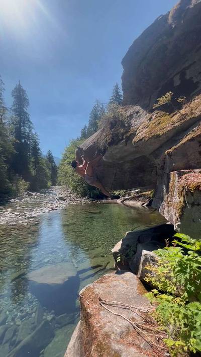 Wet & Unprotected v3, Miller River - Beta Video from Korean.climber