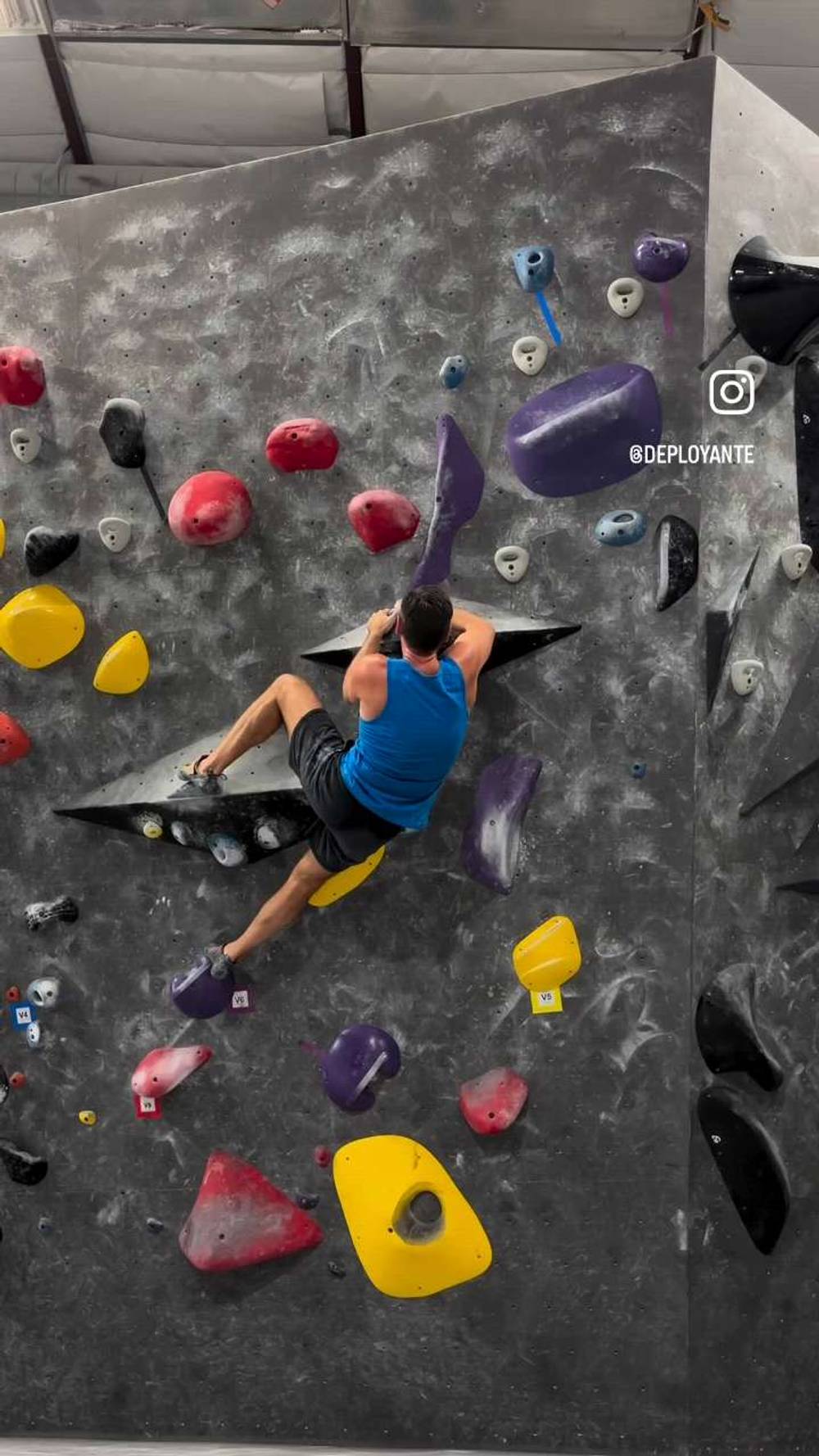 Purple v6, Black Rock Bouldering Gym - Beta Video from Deployante