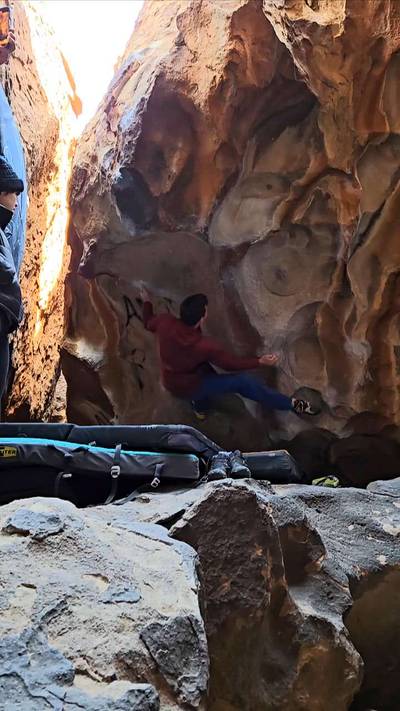 King Cobra v6, Hueco Tanks - Beta Video from elim