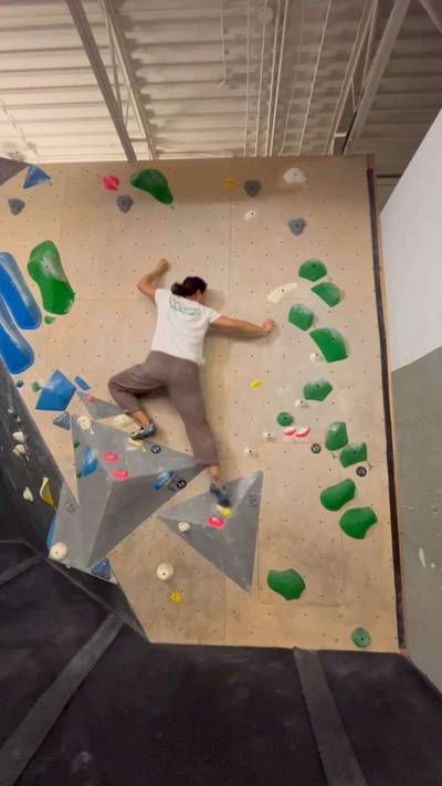 Yellow v4, Hogtown Boulders - Beta Video from yoonbear
