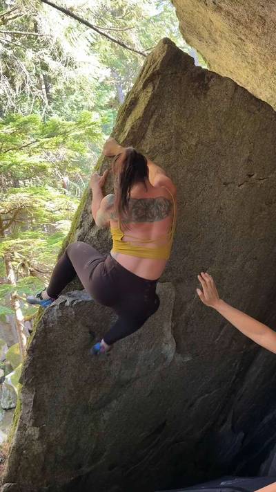 Ryan's Basement Left v4, Squamish - Beta Video from mountainmarie