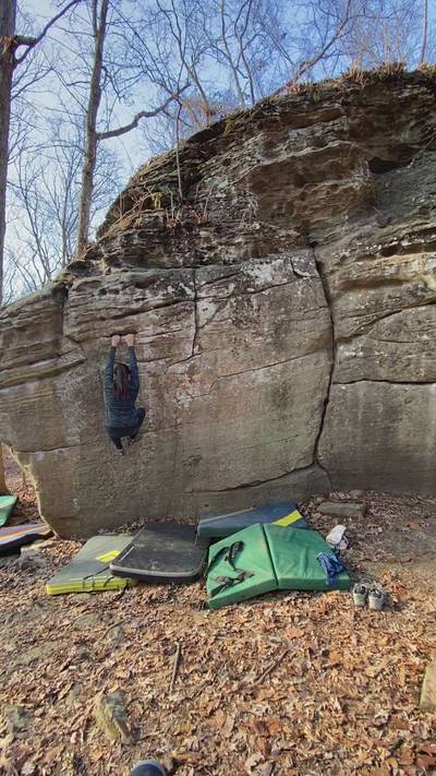 Cross and Toss v4, Holy Boulders - Beta Video from clara_climbss