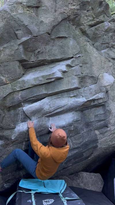 Squamish Days Traverse v2, Squamish - Beta Video from chelseaclimbs