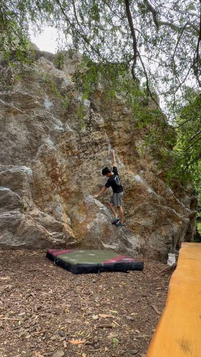 The Flake Traverse v4, Berkeley - Beta Video from quyMidtbo
