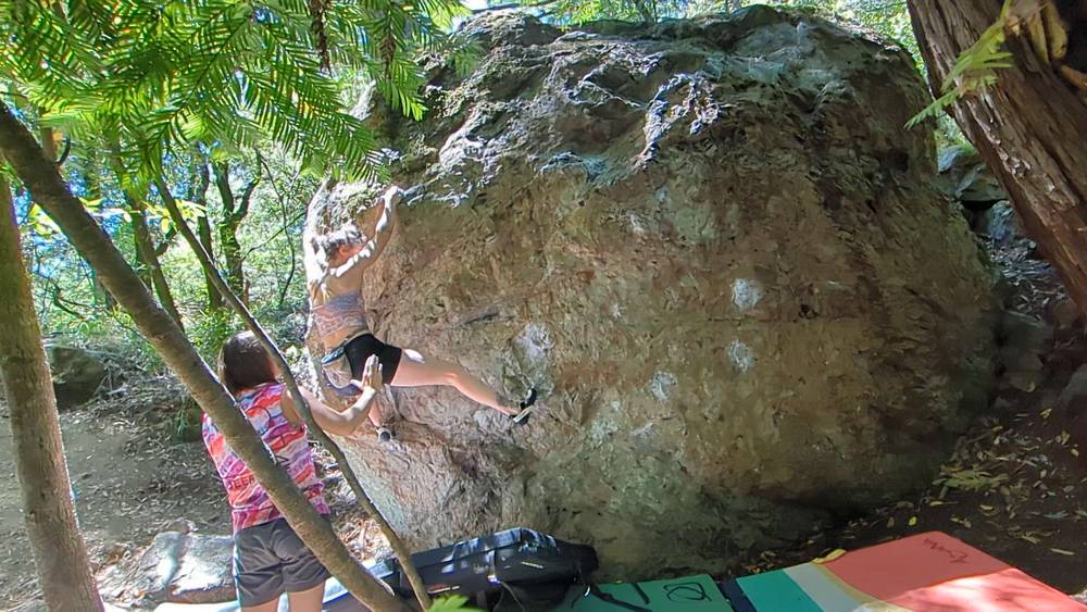 Cheech and Choss Traverse v3, Mt. Tamalpais - Beta Video from Cheycheystirfry