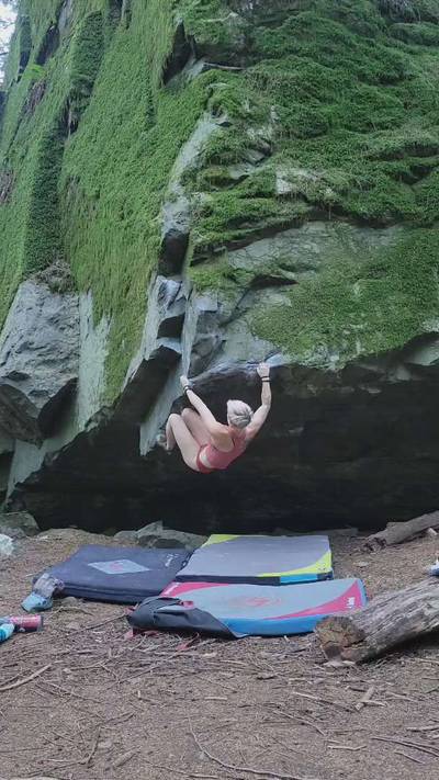 Coat and Tails v5, Squamish - Beta Video from climbthatdee