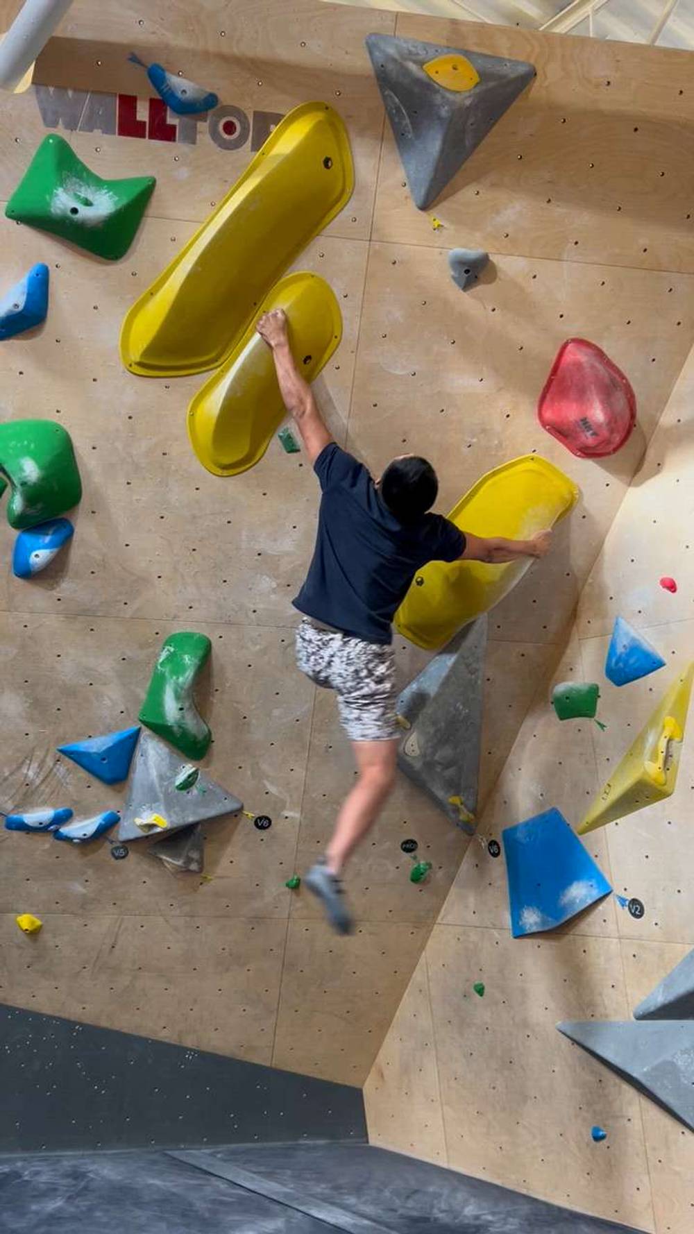 Yellow v6, Hogtown Boulders - Beta Video from ledami