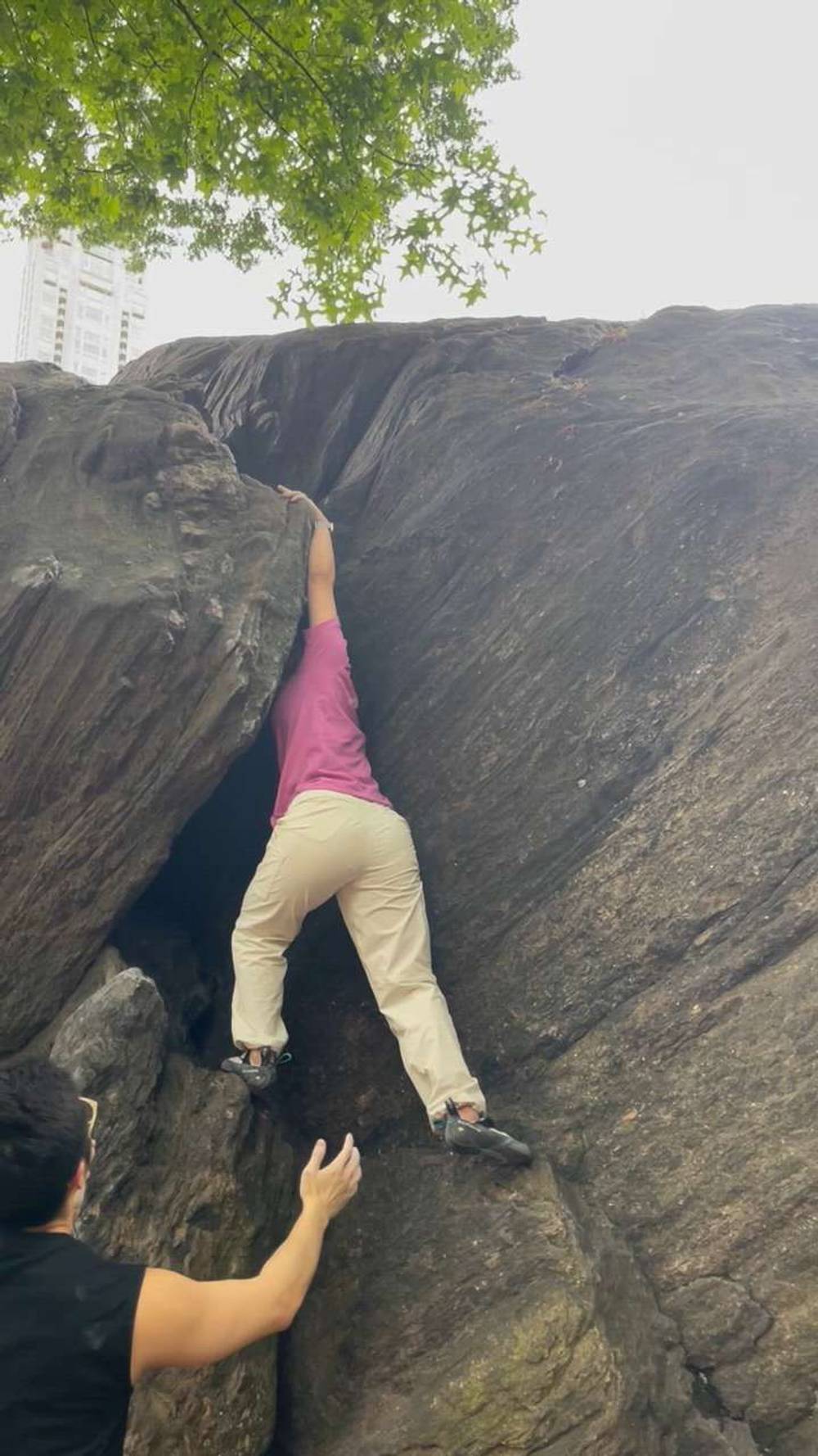 Rat Hole v0, New York City - Beta Video from littlebox.climbs