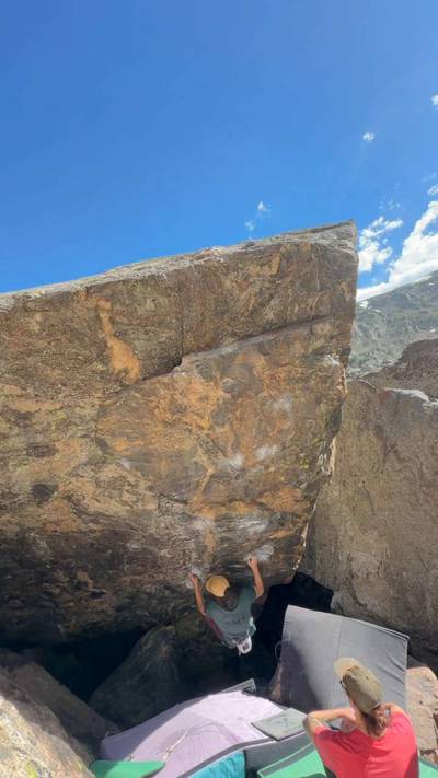 Skipper D v8, Rocky Mountain National Park - Beta Video from cmclimbs
