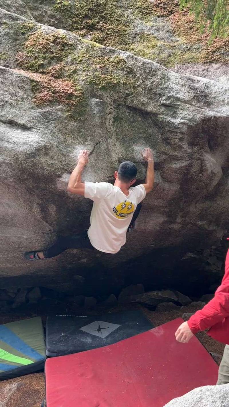 King Swing Low v10, Squamish - Beta Video from wongboarder