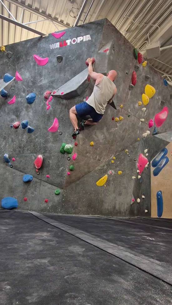 Red v4, Hogtown Boulders - Beta Video from philtered_phitness
