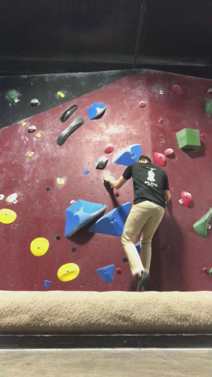 Black V2 v2, Circuit Bouldering Gym NE KAYA The Climber's App