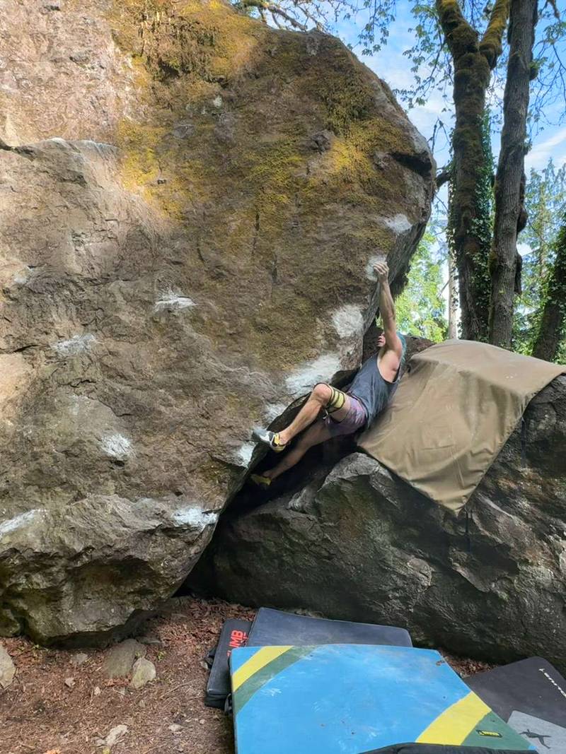 Mimesis v9, Carver - Beta Video from Boulderman_Climbs