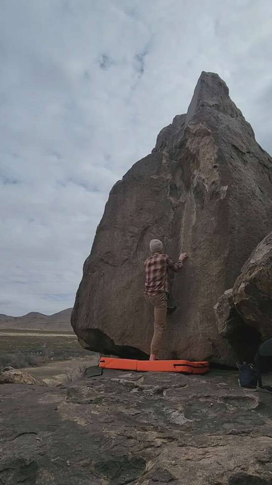 Cathedral Corner v1, Hueco Tanks - Beta Video from LongLegz