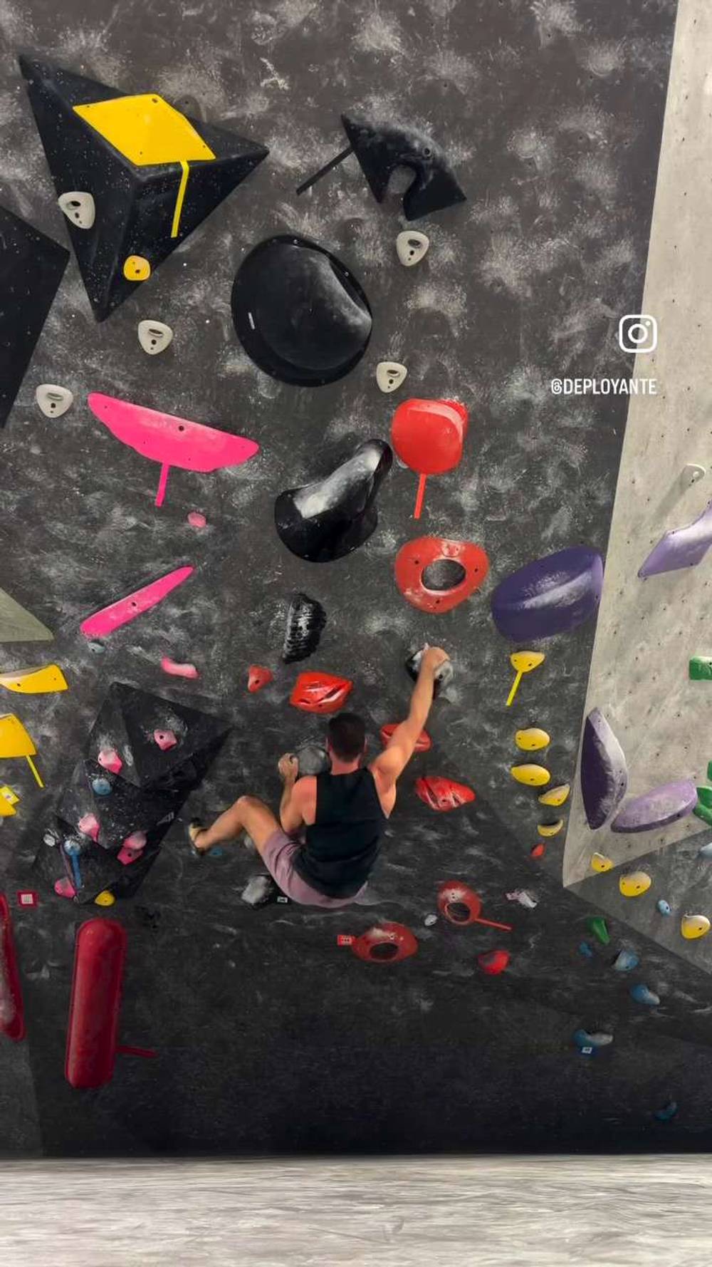 Black #8, Boulder, Black Rock Bouldering Gym - Beta Video from Deployante