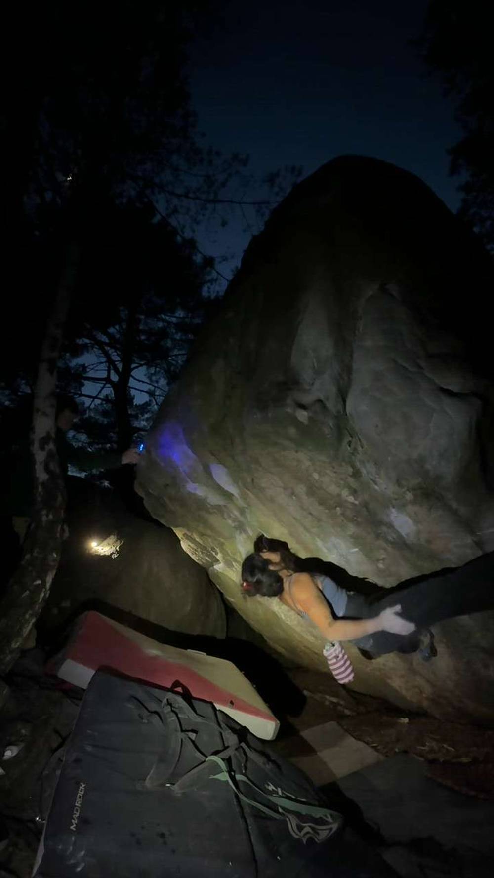 Dévers et des Pas Durs (Assis) v9, Fontainebleau - Beta Video from ANTHEA