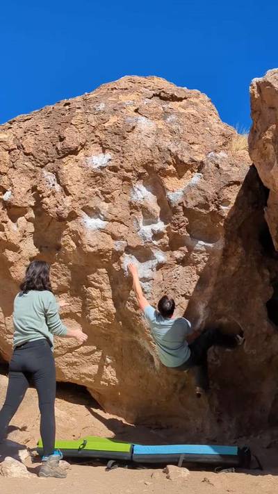 Bleached Bones v4, Bishop - Beta Video from bouldering_wonton