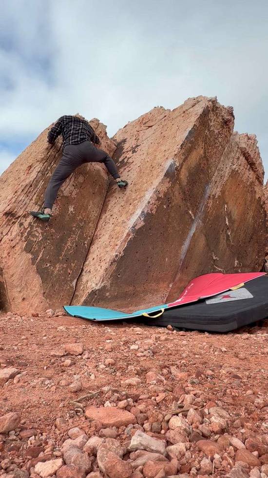 Big Mac Dihedral v0, Red Rock - Beta Video from StarkZhu