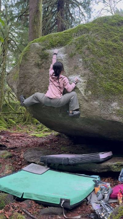 Rub-a-dub-dub v4, Squamish - Beta Video from littlebox.climbs