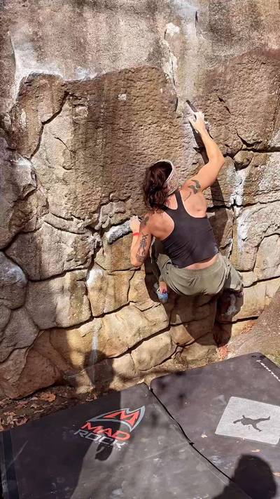 Poison Ivy v5, Stone Fort - Beta Video from britboulders