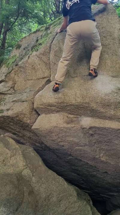 Cougar Crack v0, Squamish - Beta Video from Liam.grip.holds
