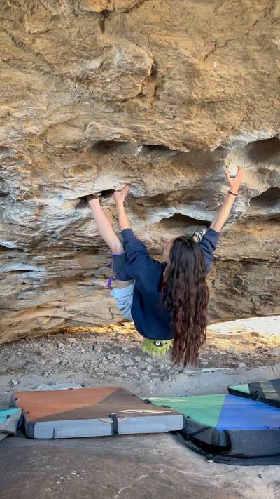 Baby Martini v6, Hueco Tanks - Beta Video from Corinne.Climbs