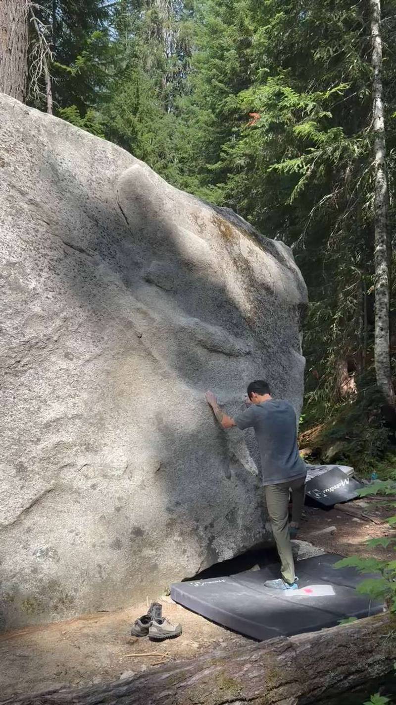 Crag Ducks Attack v0, Stevens Pass - Beta Video from climb_ryan