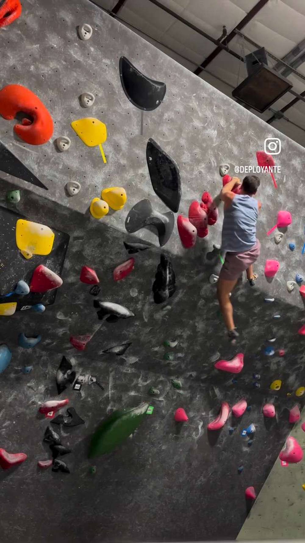 Red v4, Black Rock Bouldering Gym - Beta Video from Deployante