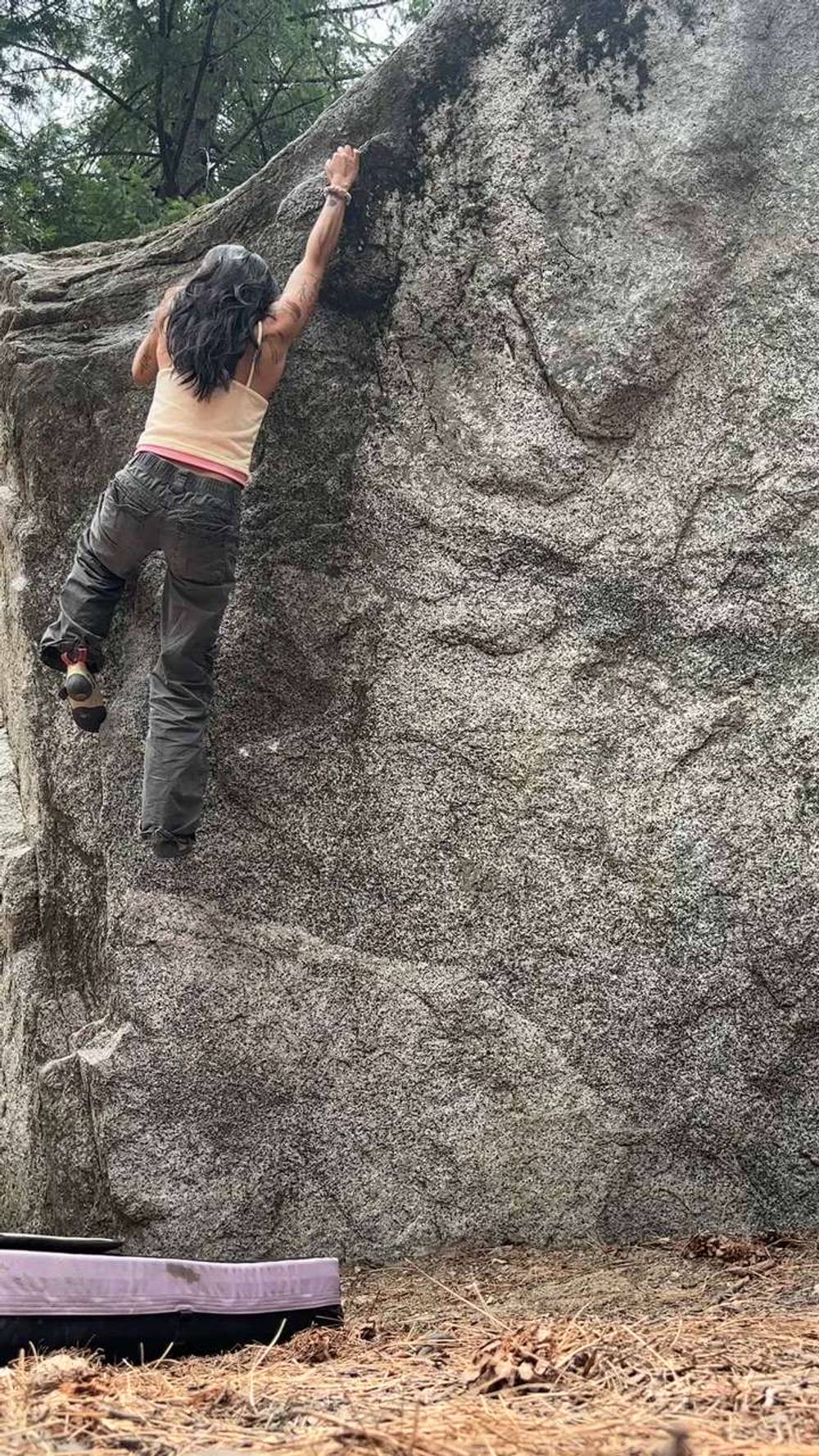 Bathroom Flake v2, Yosemite Valley - Beta Video from soft.climbs