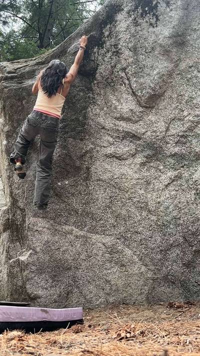 Bathroom Flake v2, Yosemite Valley - Beta Video from soft.climbs