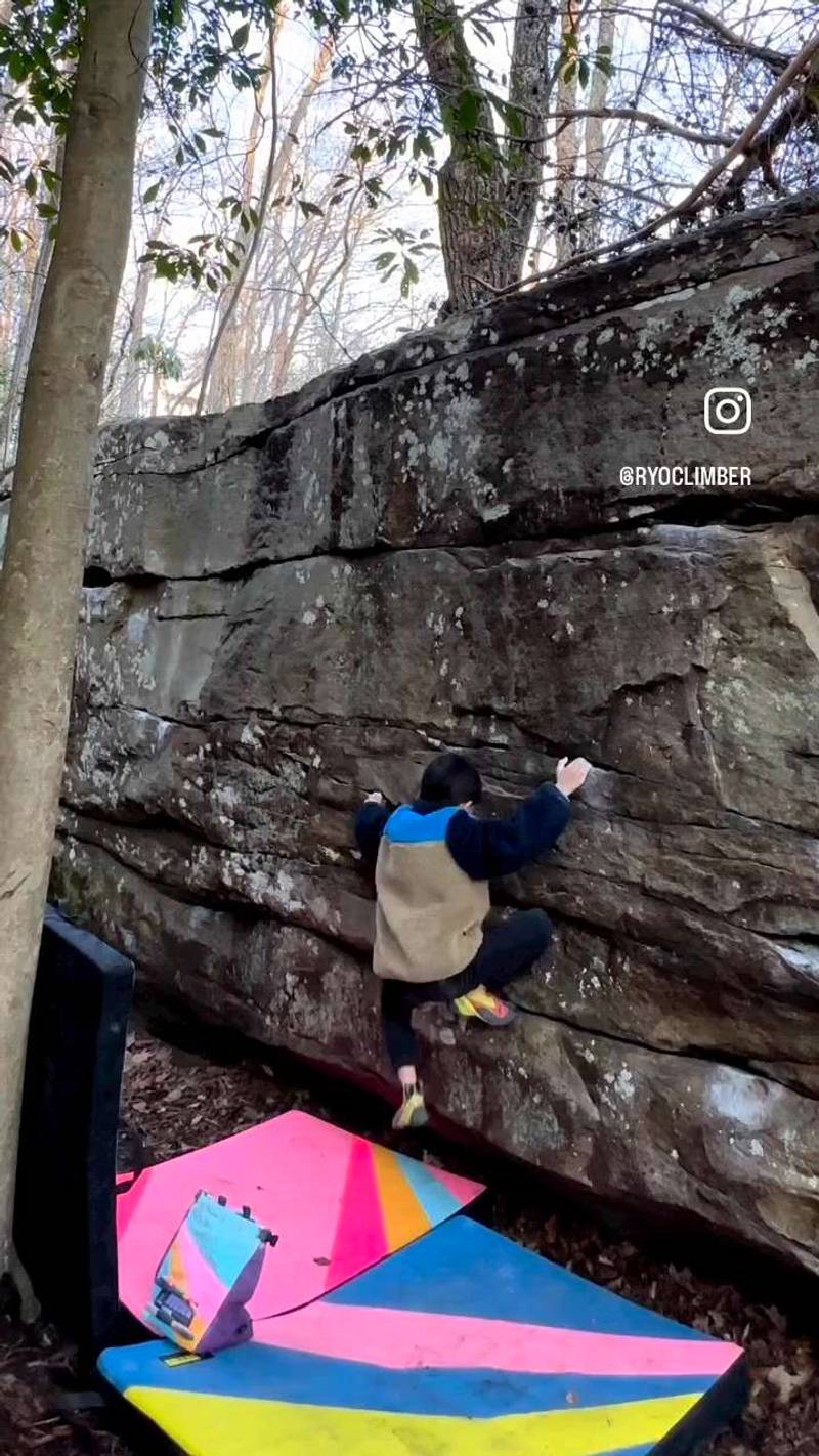 Boulder #1 v0, New River Gorge - Beta Video from RyoClimber
