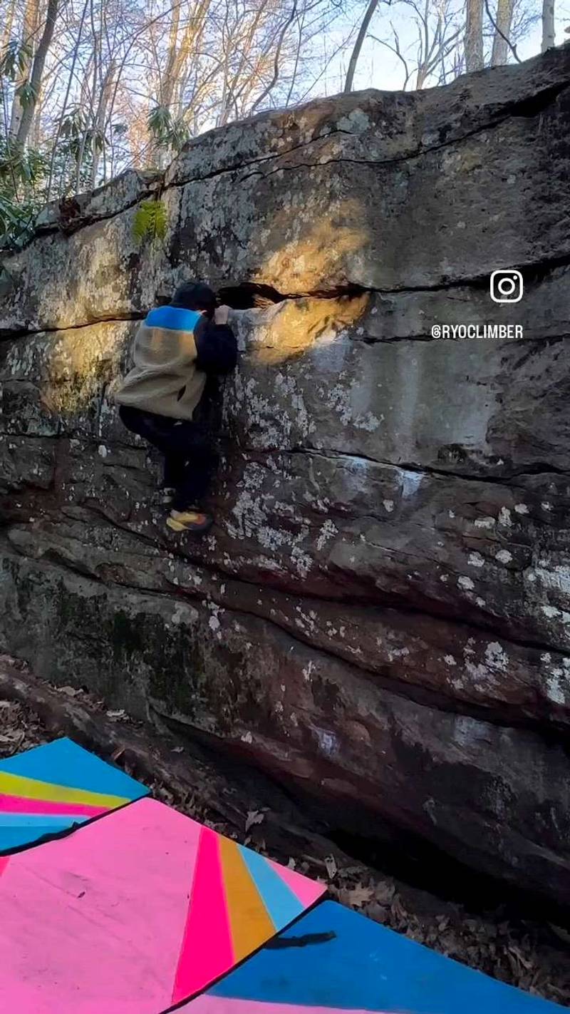 Tan Astro Van v0, New River Gorge - Beta Video from RyoClimber