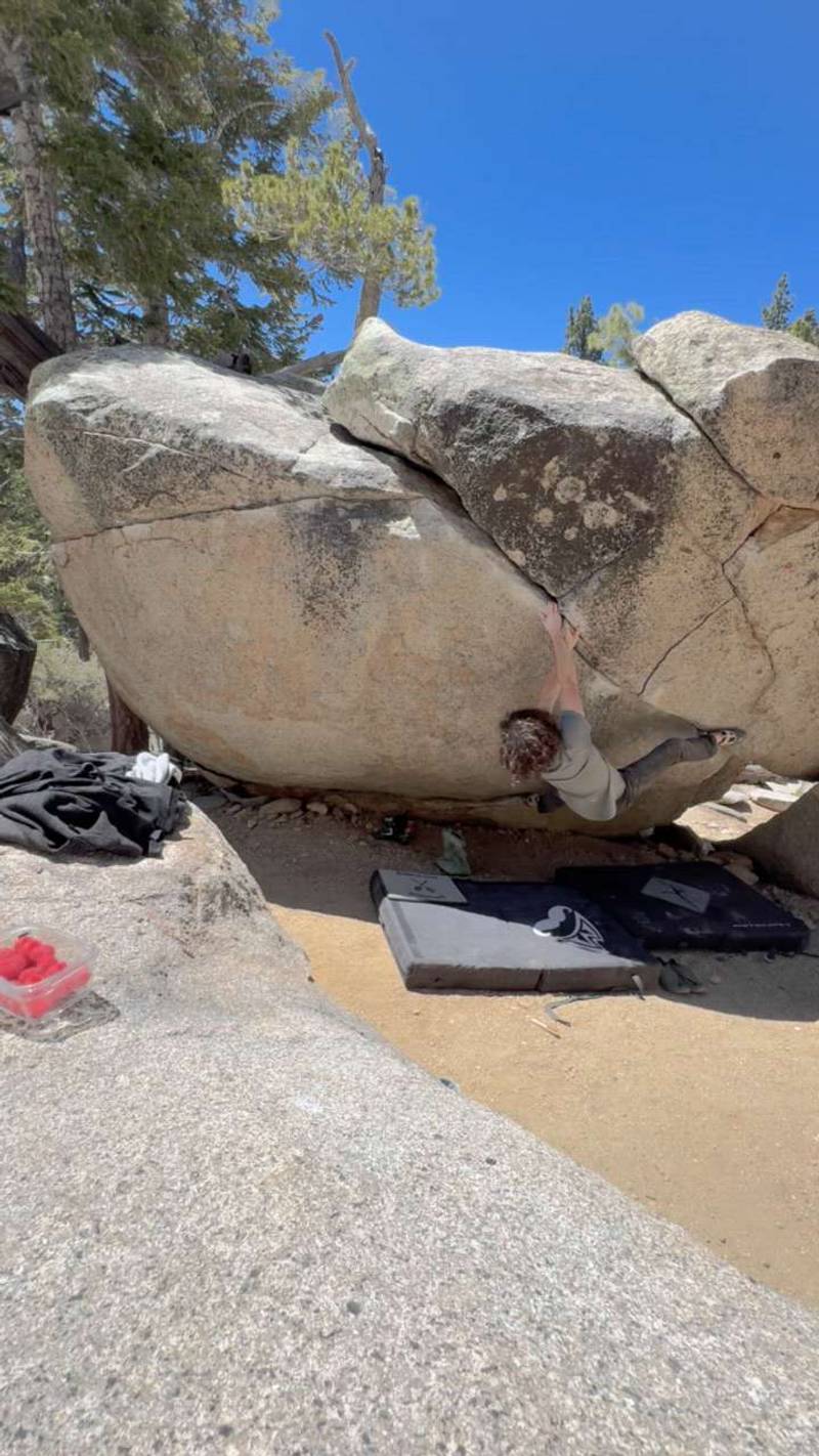 Fists of Fury Traverse v9, Tramway - Beta Video from FrogClimbz